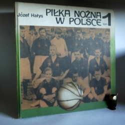 Hałys J. " Piłka nożna w Polsce" T.I Kraków 1981